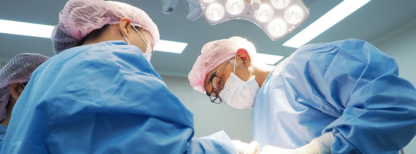 maxillofacial surgeon